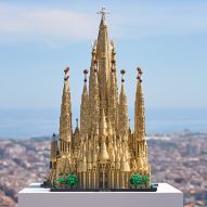 Sagrada Familia Lego set