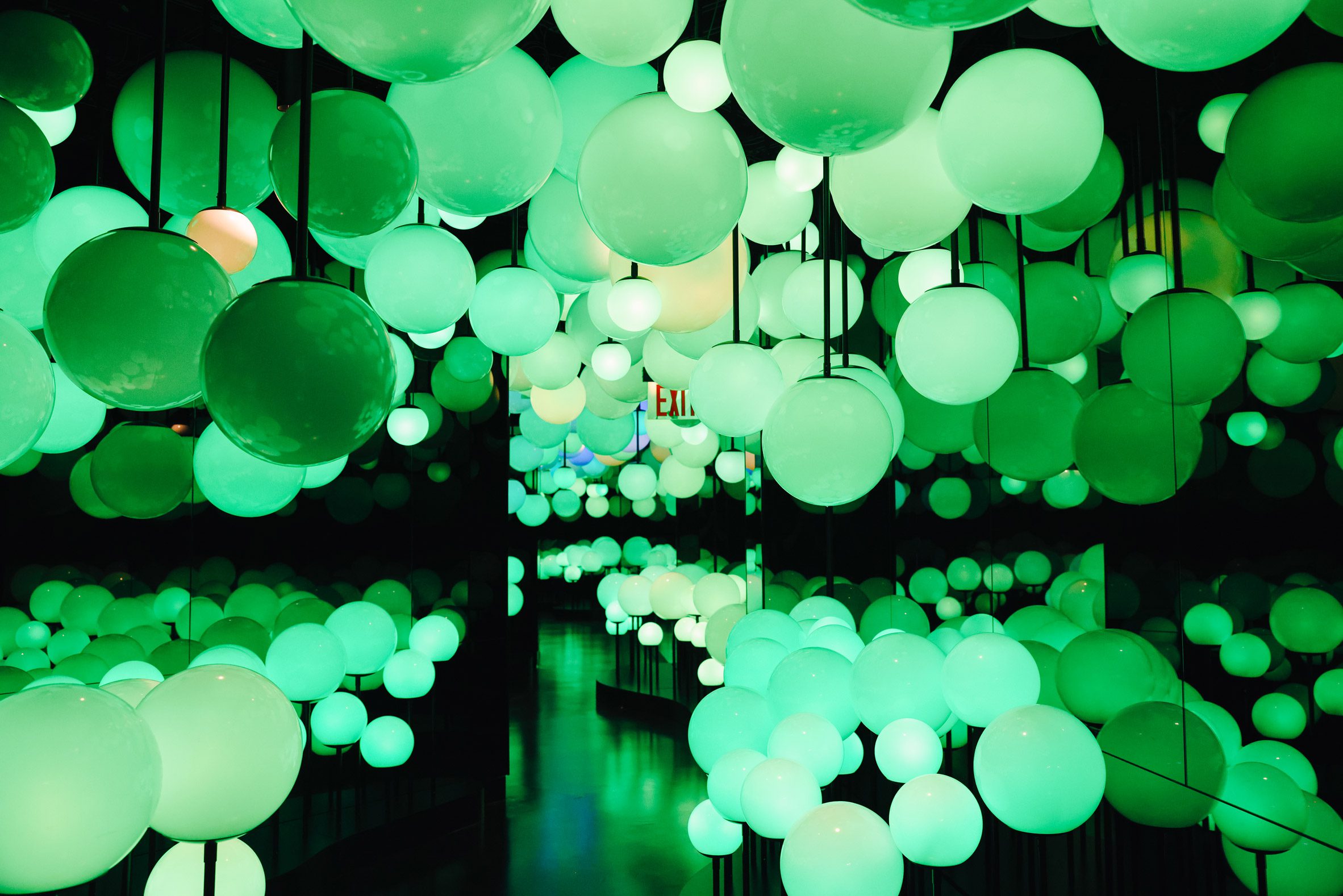 Pulsating colourful orbs