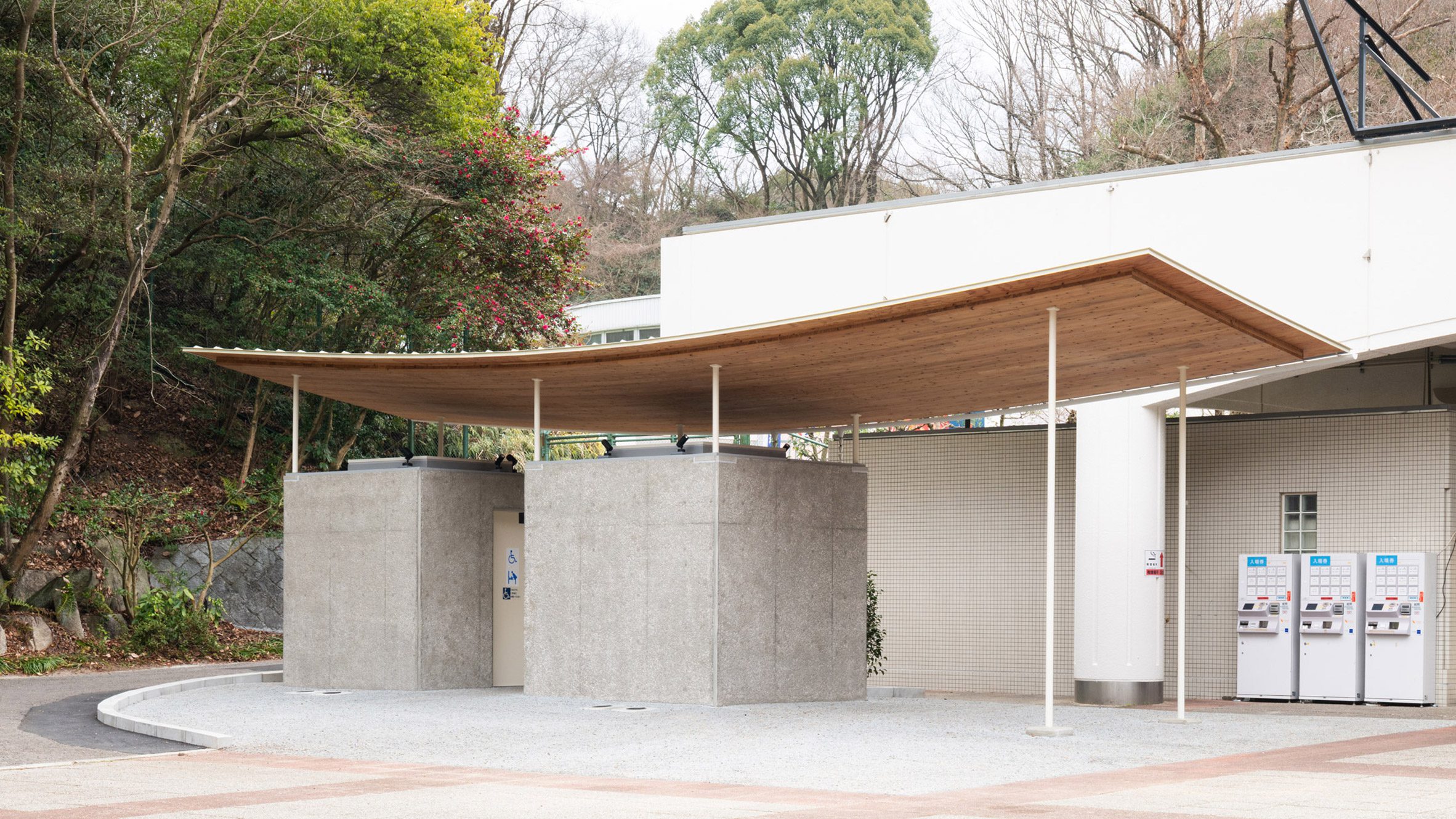 Tobe Zoo Toilet by YanoAoyama