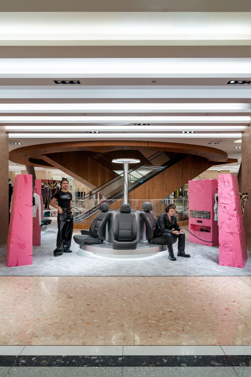 Passenger installation by Yont Studio for Namilia and Telekom Electronic Beats